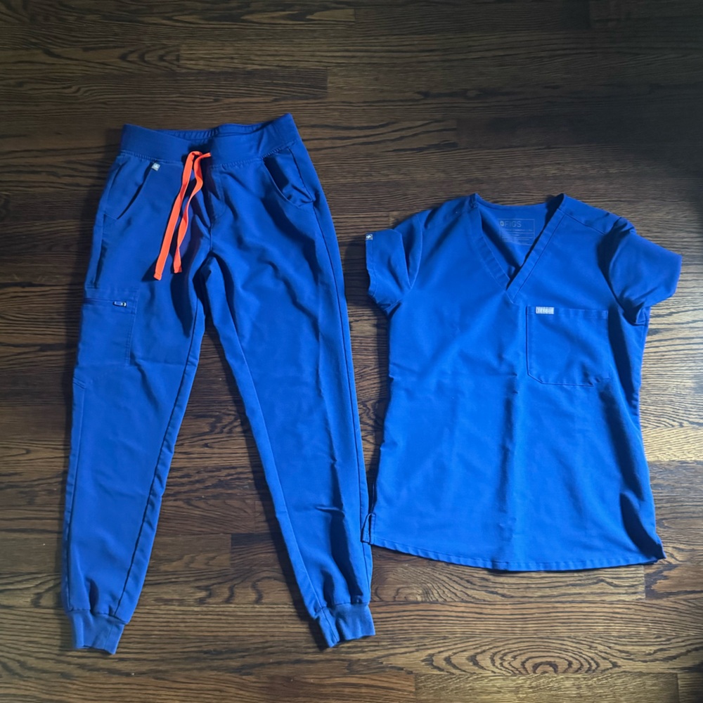 Set of Women’s Figs Srubs - size XS